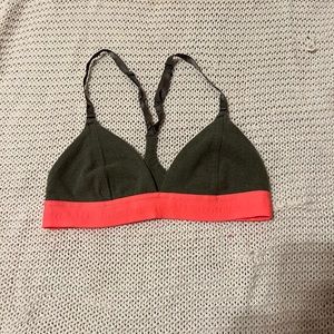 Lululemon sports bra - size 2/4 excellent condition